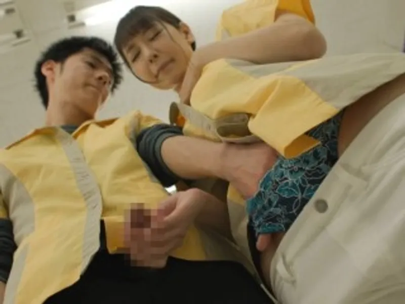 điên cuồng trả bài cô nhân viên nữ dam dang trong siêu thị mini